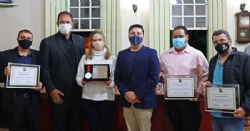 Câmara de Itapecerica homenageia servidores da Secretaria de Saúde pelo trabalho no combate à pandemia