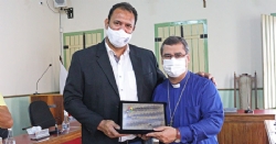 Dom Moacir Silva Arantes recebe o título de Honra ao Mérito de Itapecerica