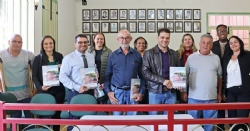 Vereadores e servidores da Câmara de Carmópolis de Minas visitam o Legislativo de Itapecerica