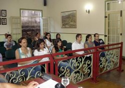 Estudantes participam de reunião para debater Transporte Universitário