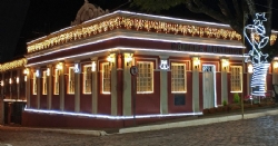 Câmara Municipal de Itapecerica se ilumina para as festas de fim de ano