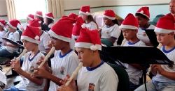 Alunos da rede municipal fazem apresentação natalina na Câmara